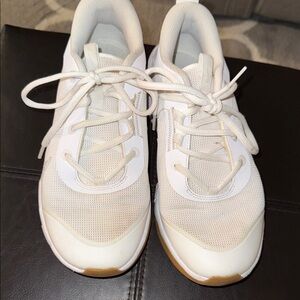 6 Youth-White Basketball/Volleyball Shoes